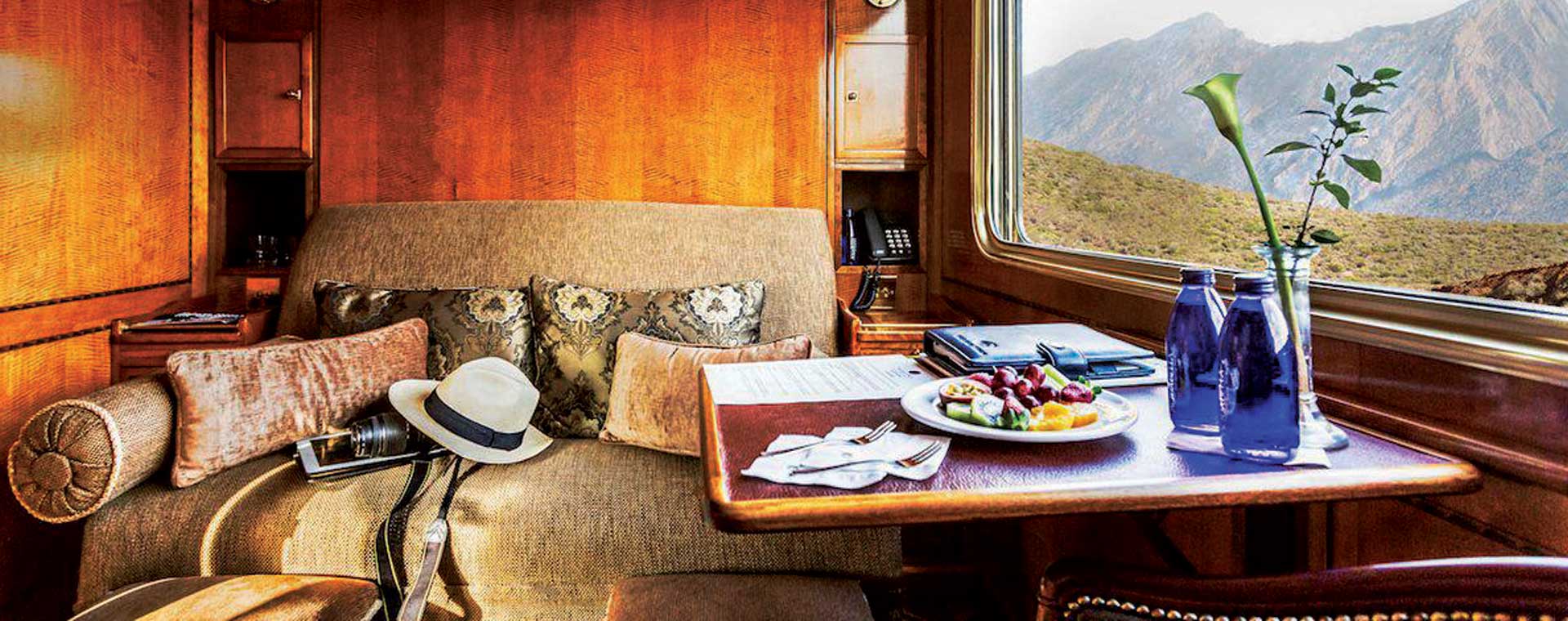 Blue train. Поезд Кейптаун Претория. The Blue Train маршрут. Голубой поезд ЮАР. The Blue Train картинки.