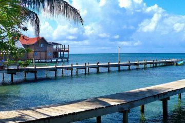 Central-America-Honduras-Roantan-Island-Beach-Sea