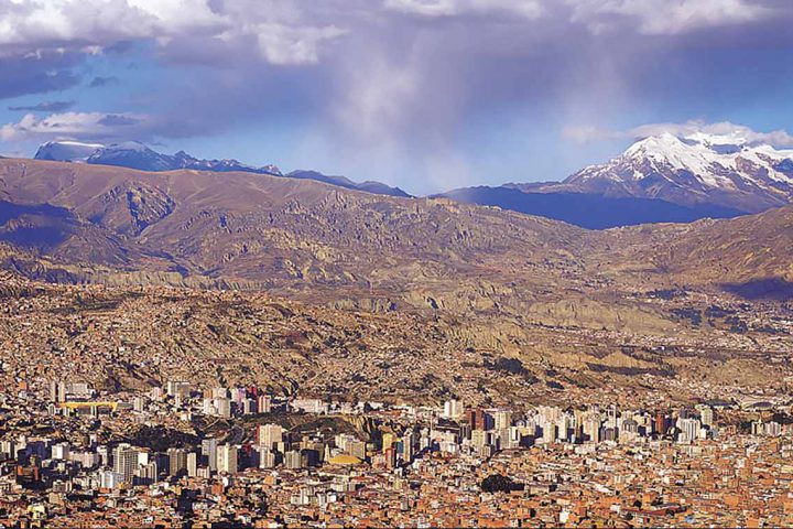 South-America-Bolivia-La-Paz-Volcan-Illimani