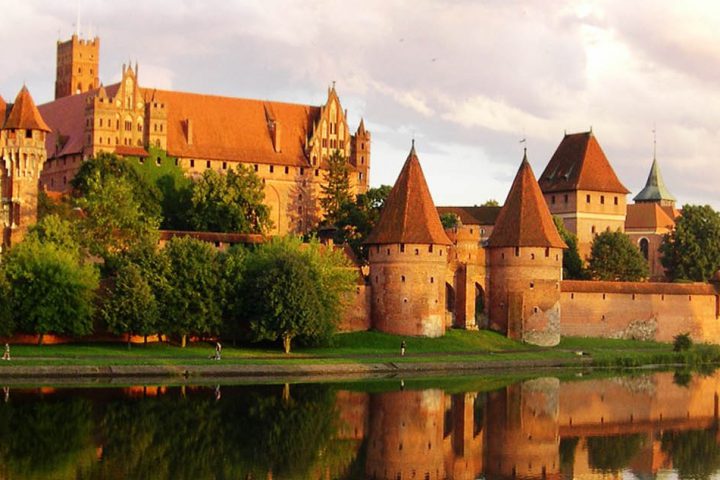 tour-europe-poland-polish-splendours-malbork-castle-1104042_1280-pixabay